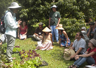 Dr. Russell Nagata of the University of Hawai‘i College of Tropical Agriculture and Human Resources leads a Hawai‘i Public Seed Initiative seed-saving workshop.